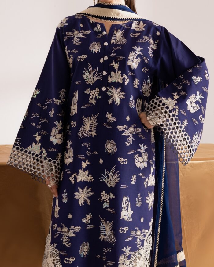 STUNNING 3-PIECE PARTY WEAR SUIT - Image 4