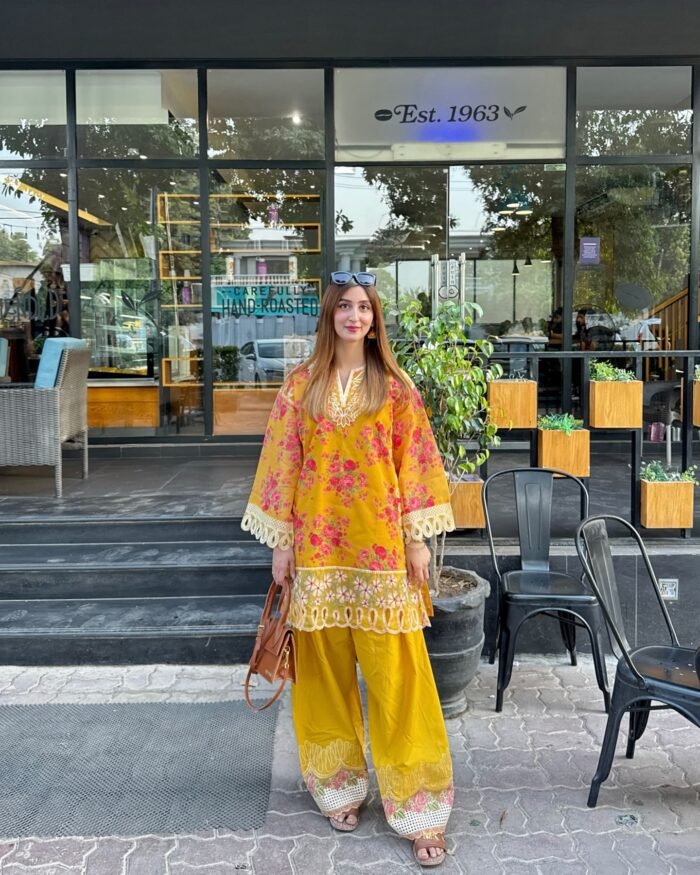 **STUNNING COTTON DIGITAL PRINTED TWO-PIECE SET** - Image 3
