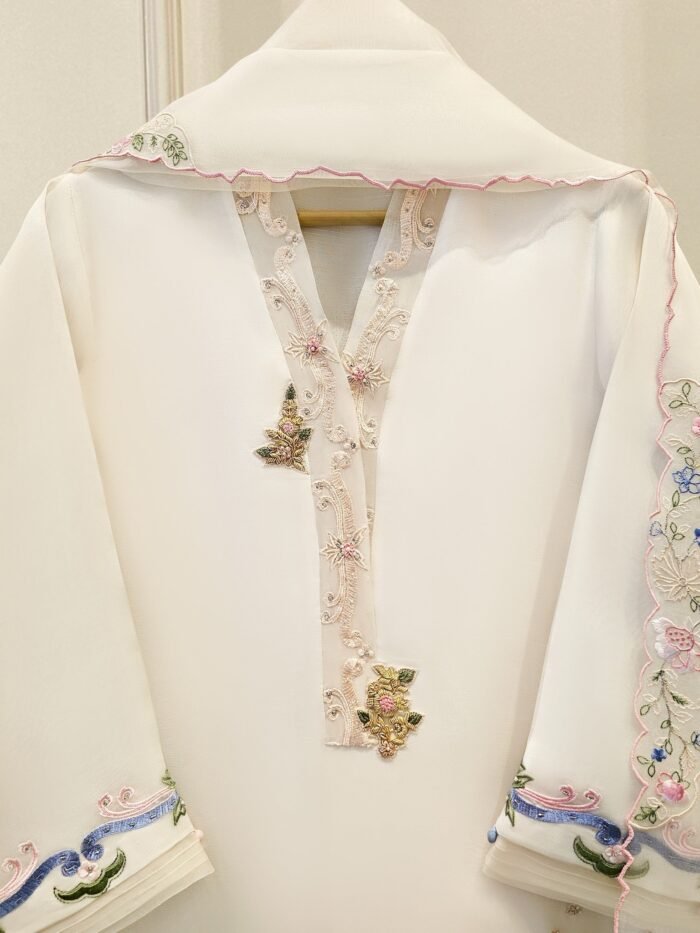 Aghanoor Inspired luxury party wear - Image 2